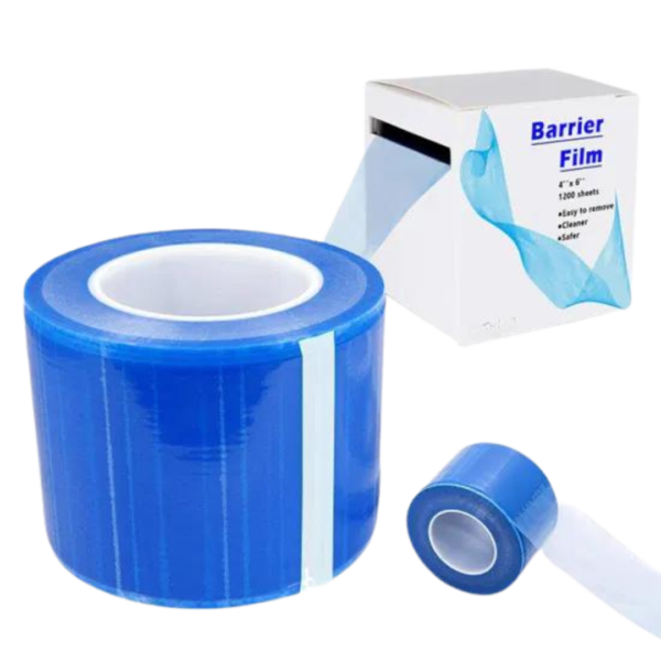 <h3>Ficha Técnica: Barrier Film - Película Adhesiva para Protección de Superficies</h3> <strong>Nombre del Producto:</strong> Barrier Film <strong>Descripción del Producto:</strong> Barrier Film es una película adhesiva diseñada para proteger superficies difíciles de alcanzar, limpiar y desinfectar en entornos médicos y dentales. Fabricada con polietileno de baja densidad, es fácil de colocar y retirar sin dejar residuos. Es desechable, minimizando el riesgo de contaminación cruzada por aerosoles y salpicaduras. <strong>Características:</strong> <ul> <li><strong>Material:</strong> Polietileno de baja densidad</li> <li><strong>Dimensiones de la tira precortada:</strong> 10 x 15 cm</li> <li><strong>Cantidad:</strong> 1200 tiras por rollo</li> <li><strong>Color:</strong> Celeste</li> <li><strong>Bordes:</strong> No adhesivos en ambos lados para mejor manejo</li> <li><strong>Residuos:</strong> No deja residuos al retirarse</li> <li><strong>Uso:</strong> Desechable</li> <li><strong>Contenido:</strong> 1 rollo</li> </ul> <strong>Usos Recomendados:</strong> Ideal para cubrir y proteger lámparas, mangos, jeringas de aire y agua, y cualquier otra superficie de difícil acceso en entornos dentales y méd